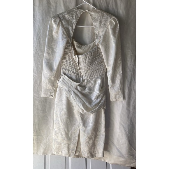 Vintage 80s USA Ivory Bow Back Backless Puff Shoulder Pencil Dress 6 - Picture 4 of 9